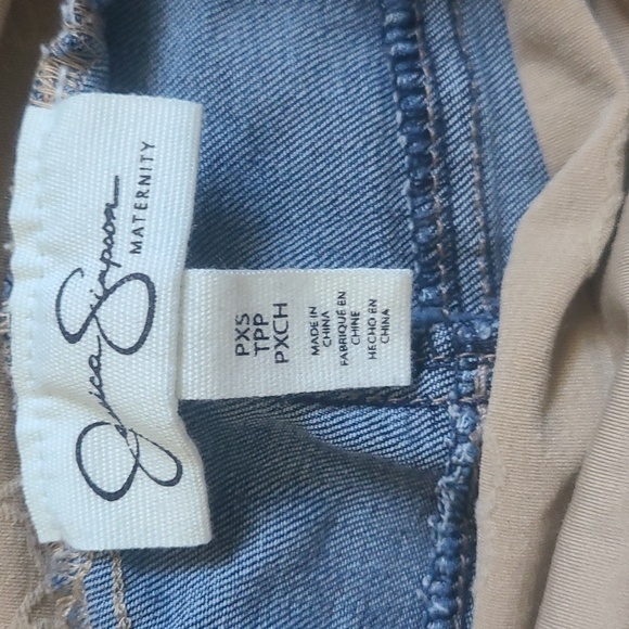 Jessica Simpson Petite Maternity Skinny Jeans - Picture 4 of 5